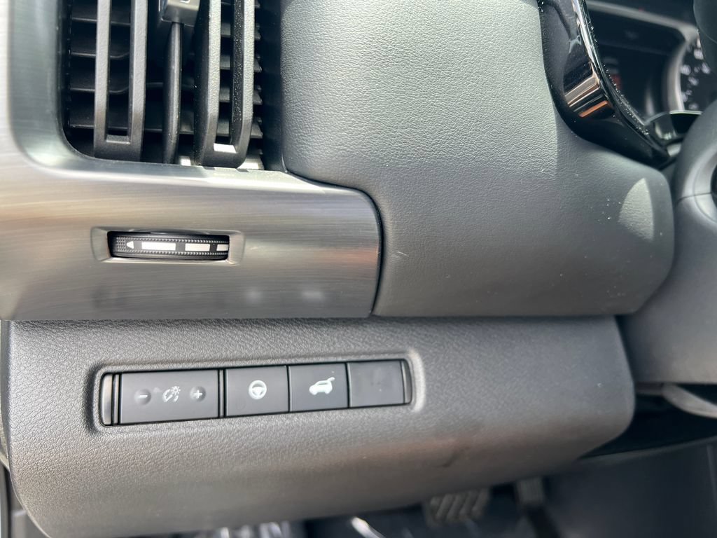 Used 2024 Nissan Pathfinder SL FWD image 30