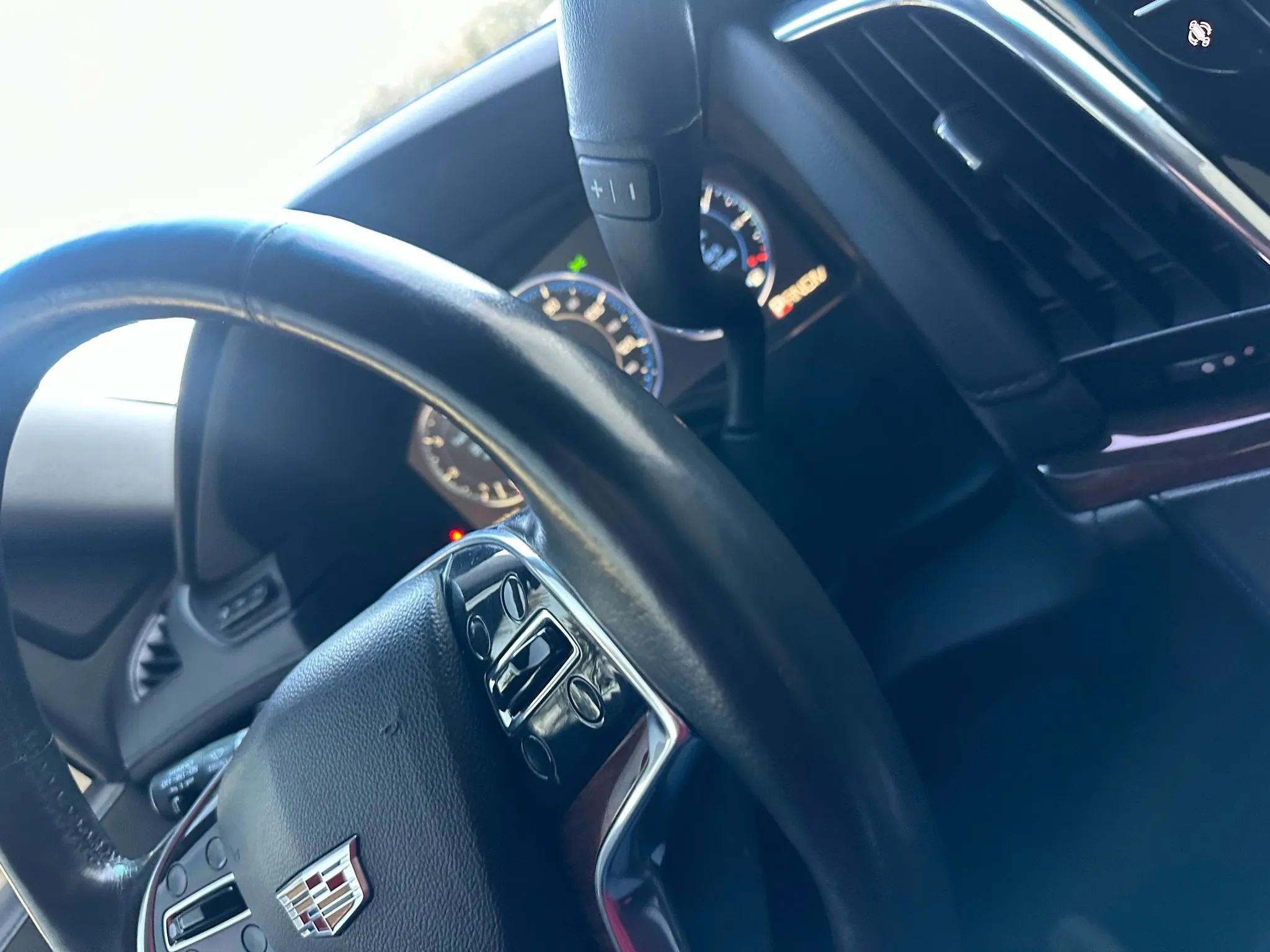 Used 2015 Cadillac Escalade Luxury AWD/4WD image 42