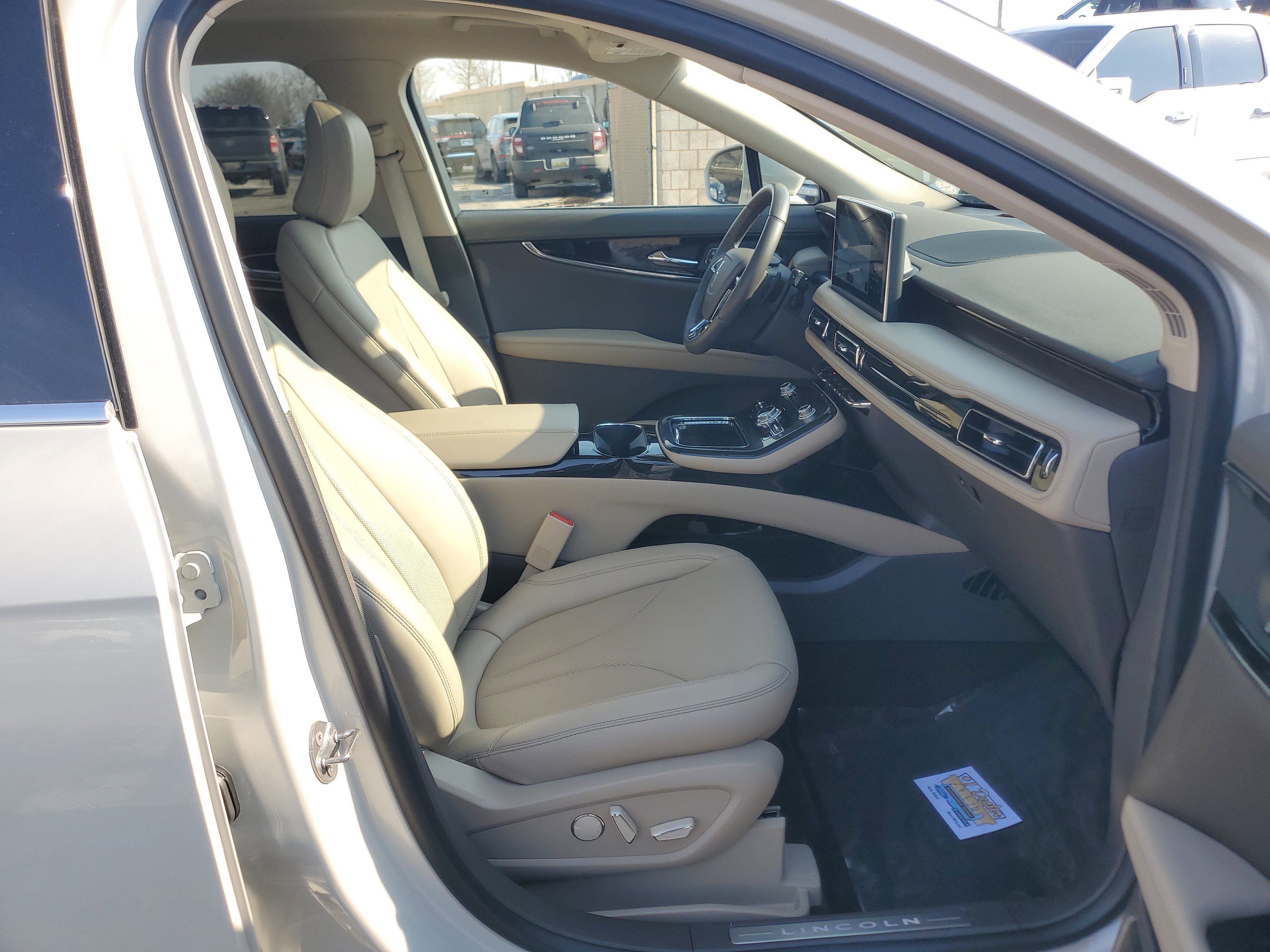 Certified 2023 Lincoln Nautilus Reserve w/ Equipment Group 201A image 9