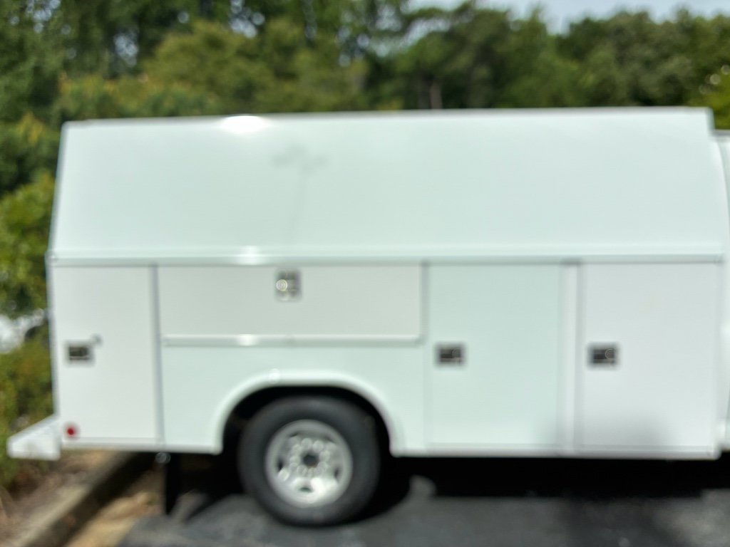 New 2026 Chevrolet Express 3500 w/ Power Convenience Package RWD image 4