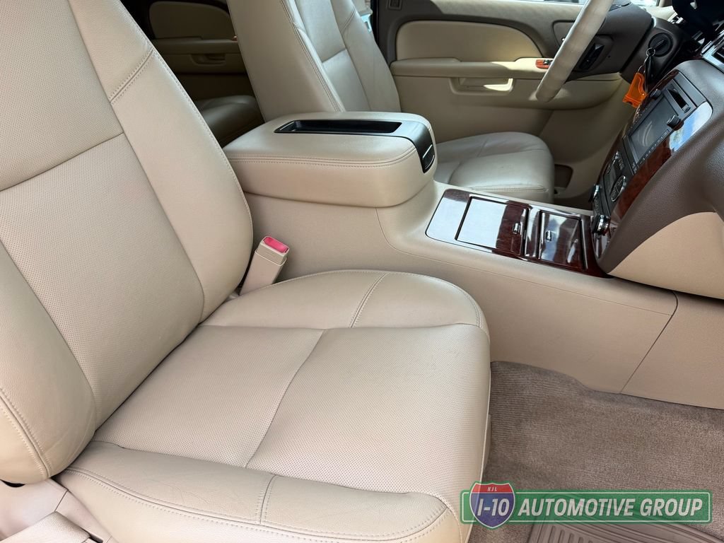Used 2013 Chevrolet Avalanche LTZ AWD/4WD image 14