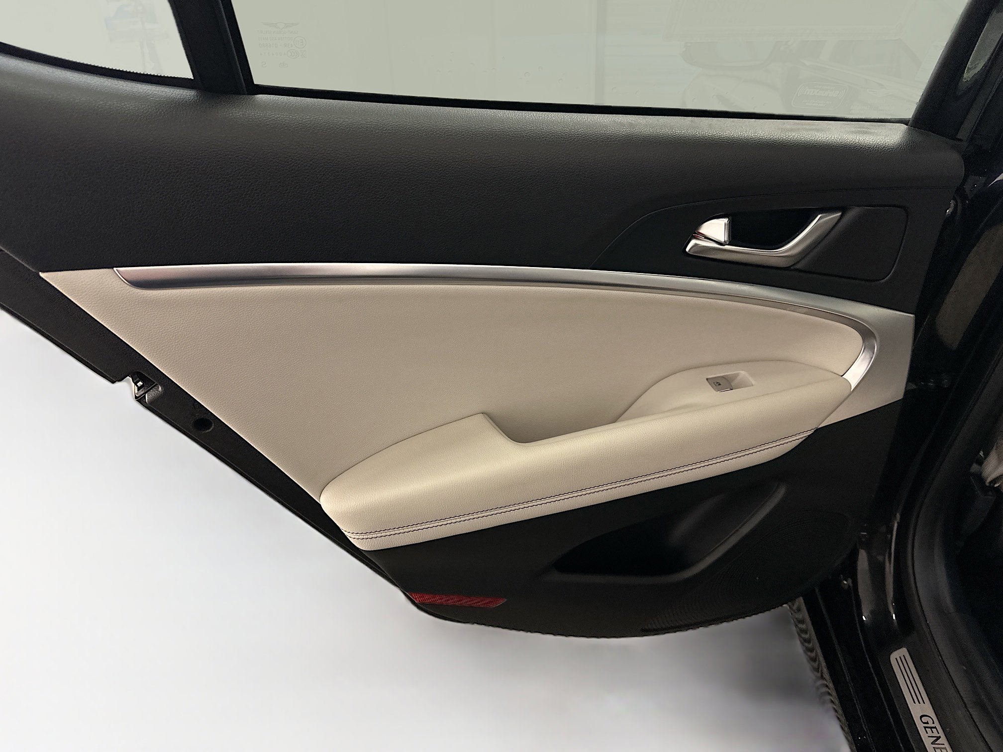 Used 2025 Genesis G70 2.5T image 27