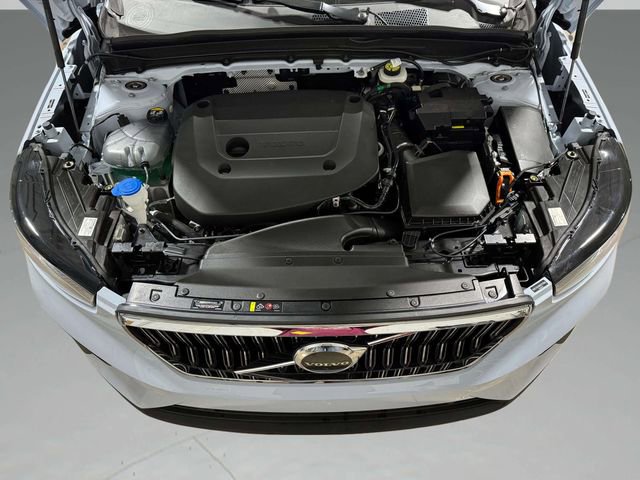 Used 2025 Volvo XC40 B5 Core AWD/4WD image 30
