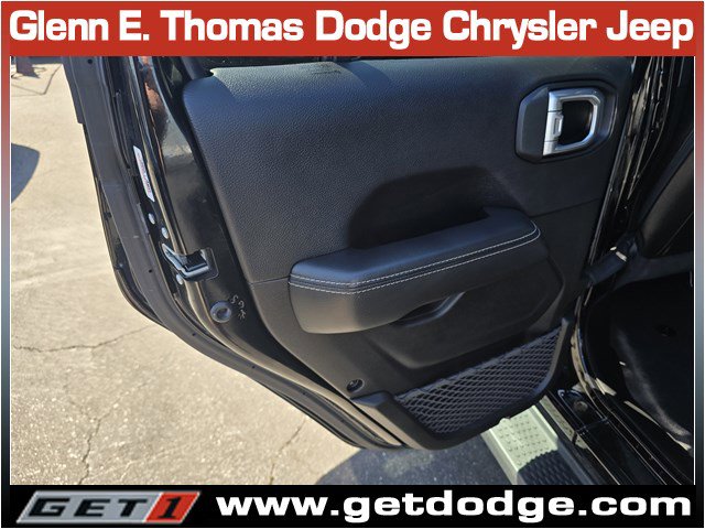 Certified 2022 Jeep Wrangler Unlimited Sahara w/ Cold Weather Group image 27