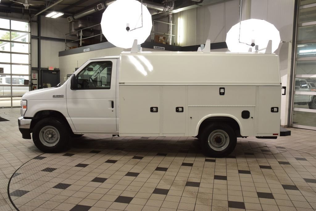 Used 2025 Ford E-350 and Econoline 350 Super Duty w/ Power Equipment Group RWD image 3