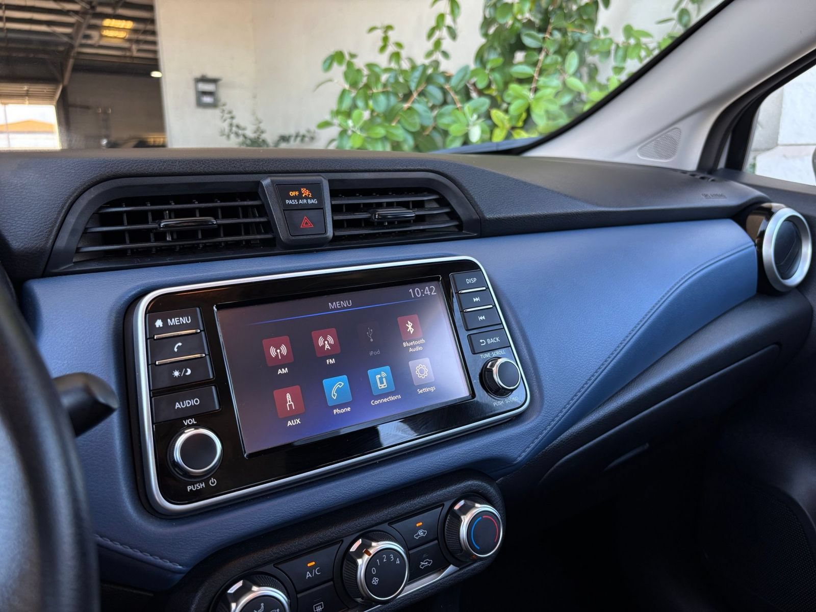 Used 2025 Nissan Versa SV FWD image 20