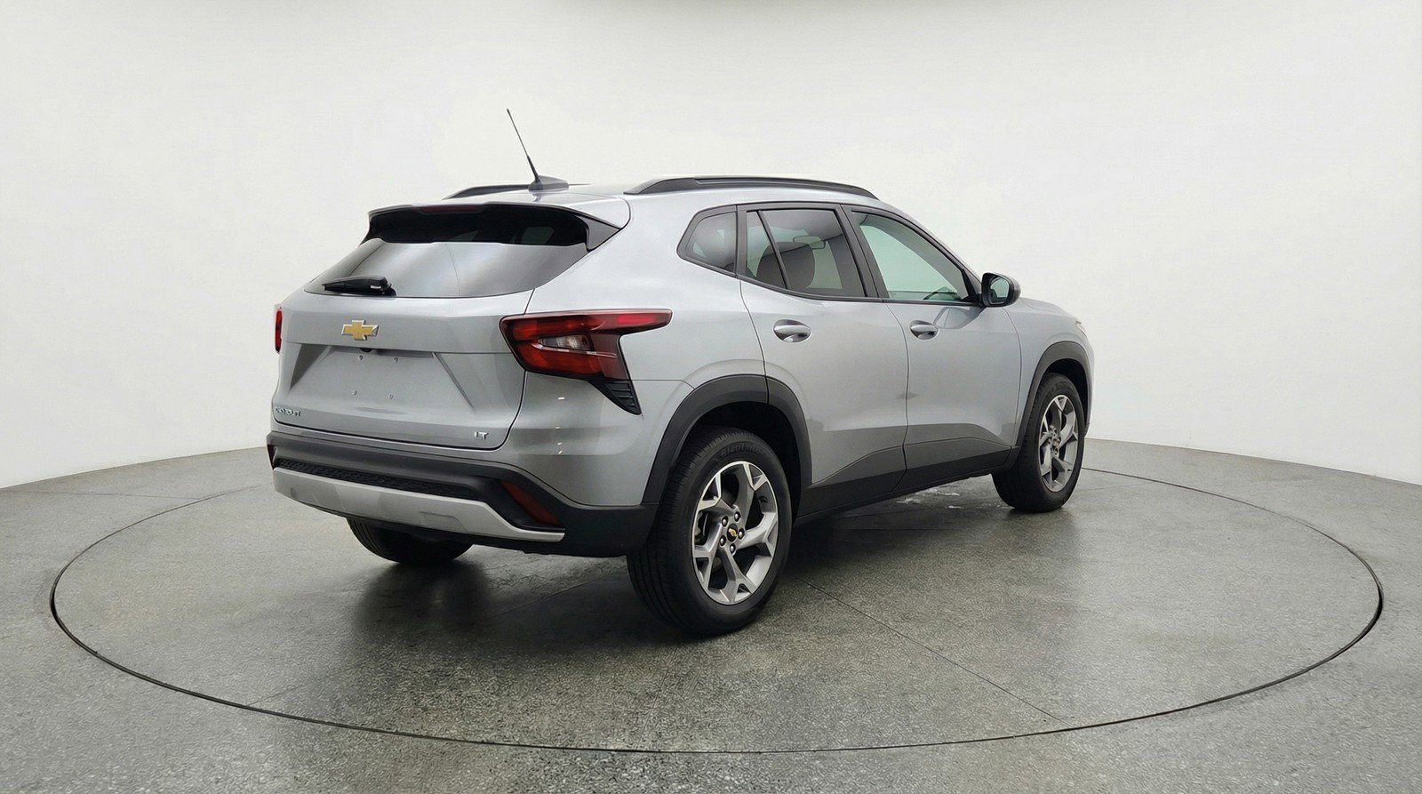 Used 2025 Chevrolet Trax LT w/ LT Convenience Package image 9