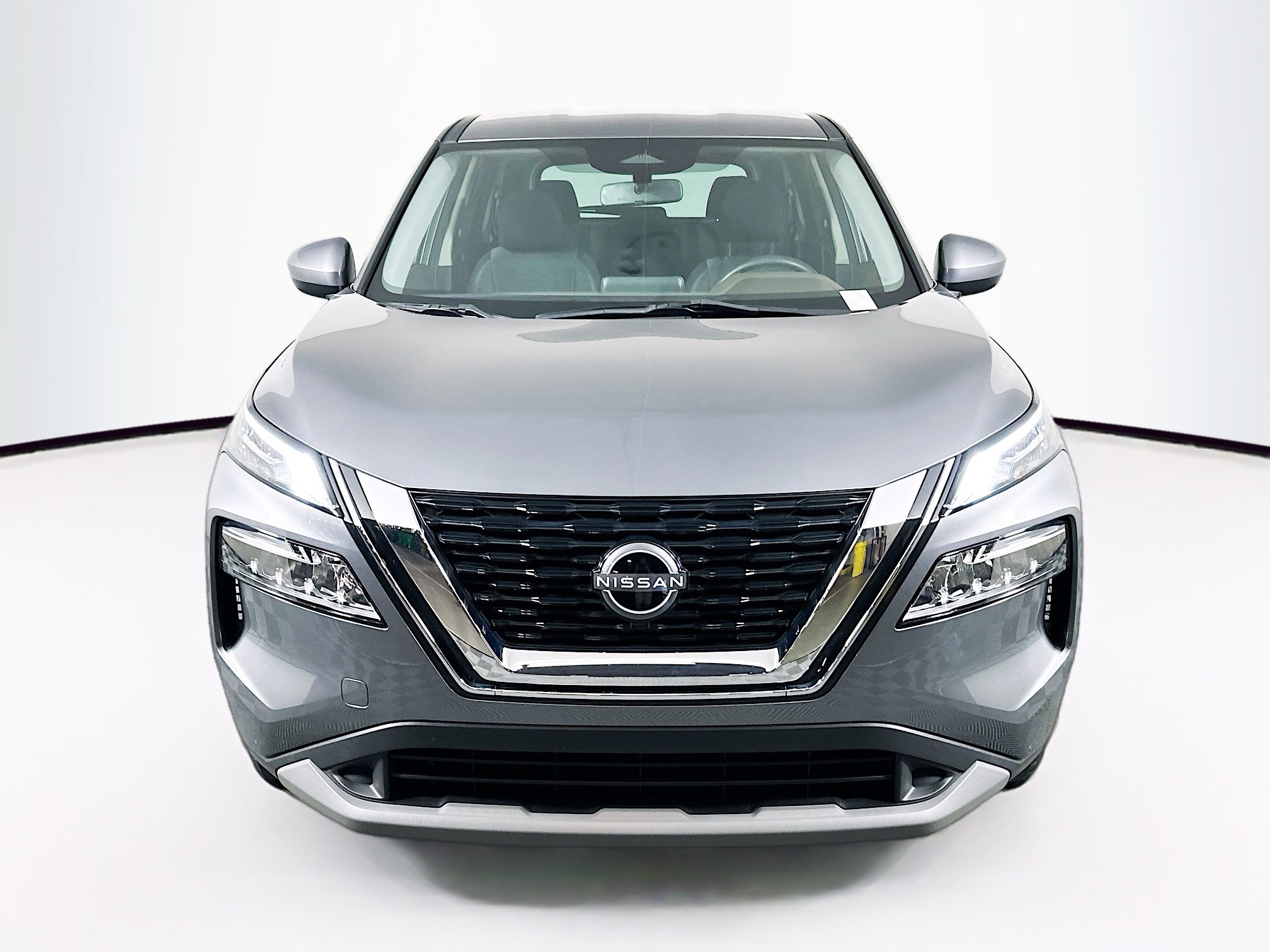 Used 2023 Nissan Rogue SV image 2