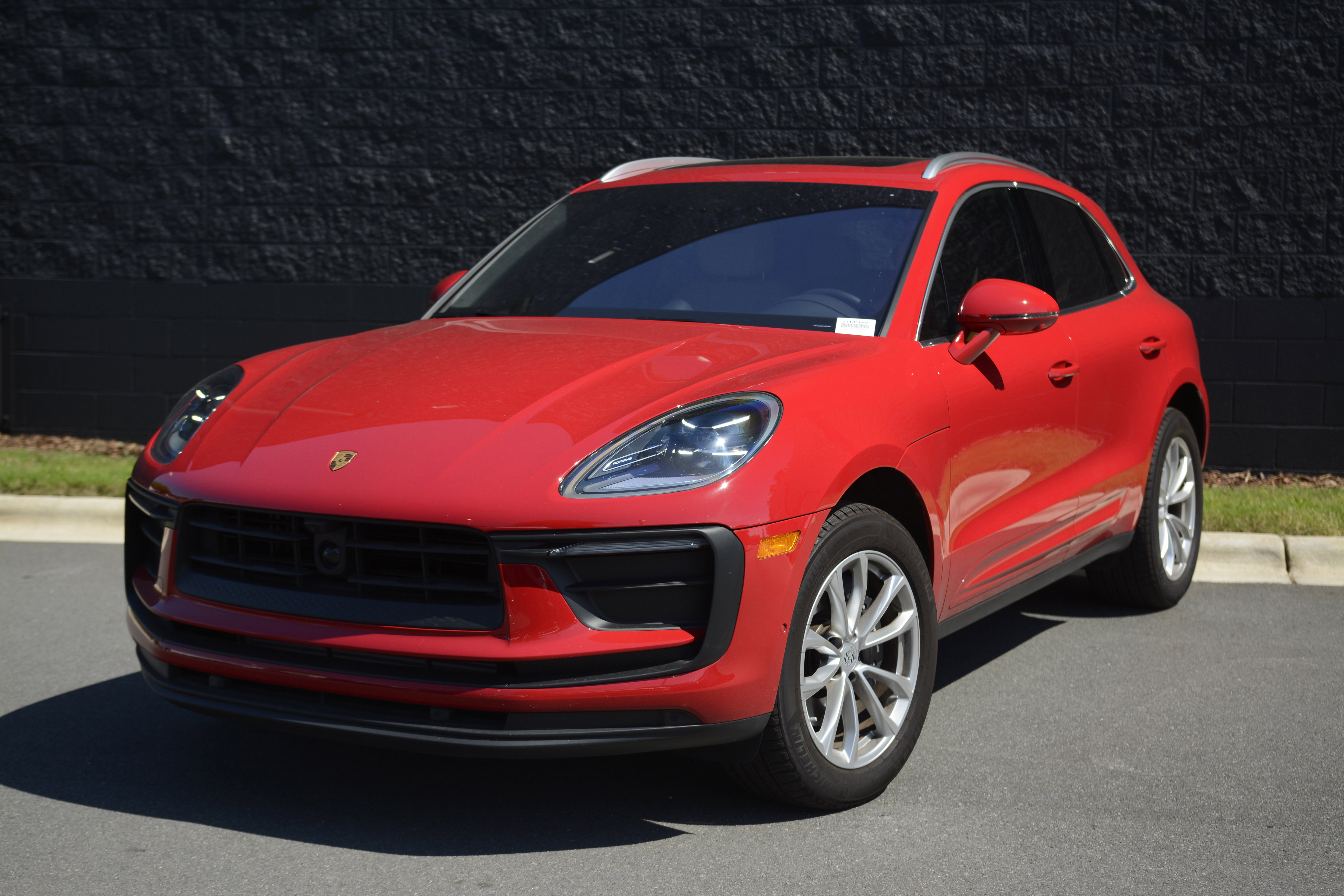 Used 2026 Porsche Macan AWD/4WD image 1