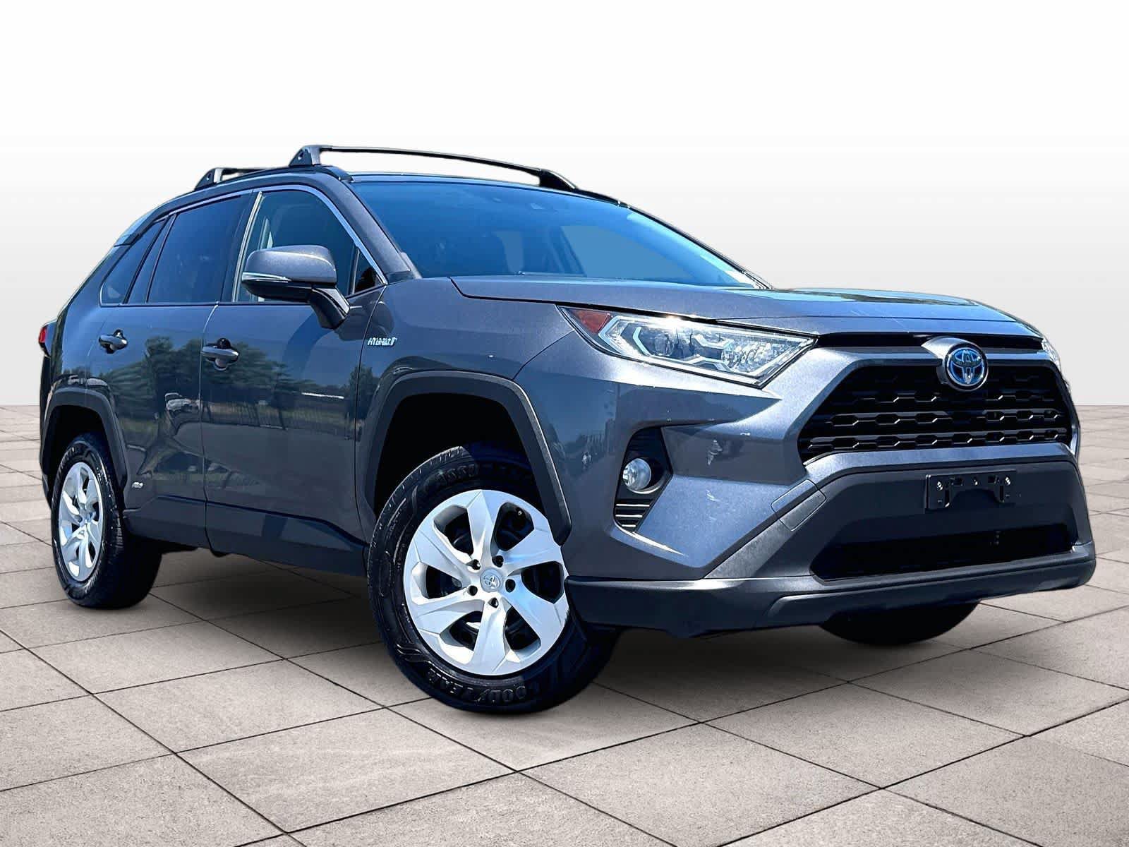 Used 2019 Toyota RAV4 XLE w/ Convenience Package AWD/4WD image 2