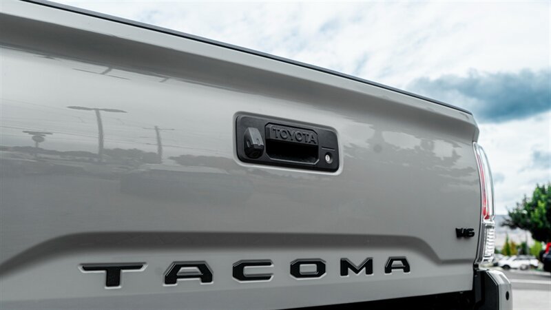 Used 2022 Toyota Tacoma TRD Off-Road w/ Technology Package RWD image 16