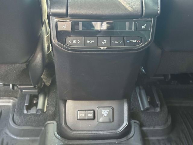 Used 2025 Toyota Highlander Platinum AWD/4WD image 17