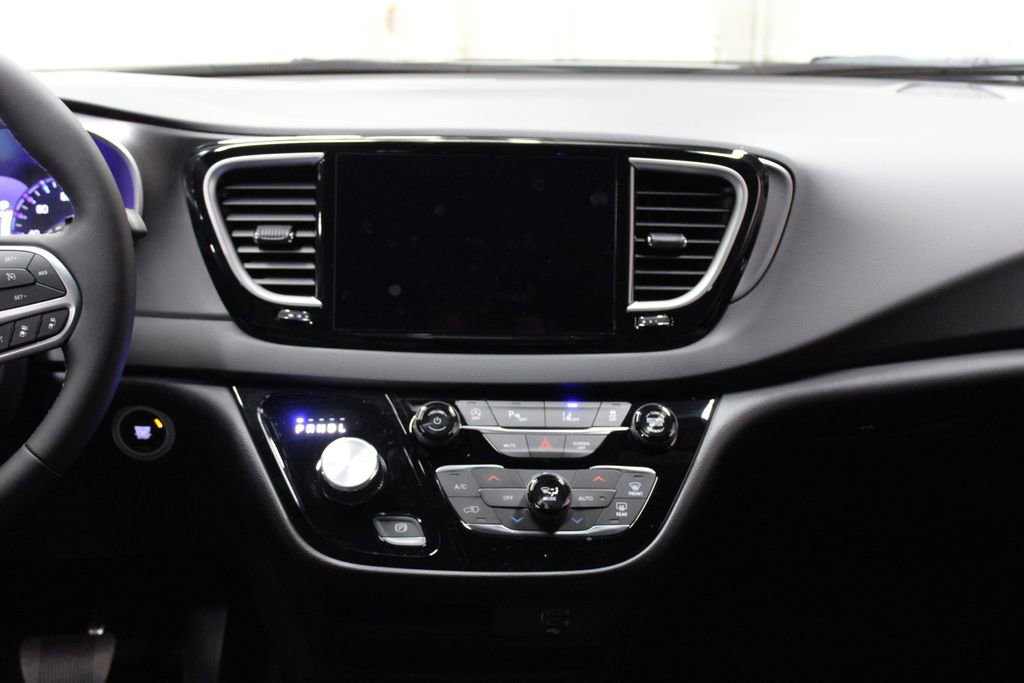 New 2026 Chrysler Voyager LX image 13