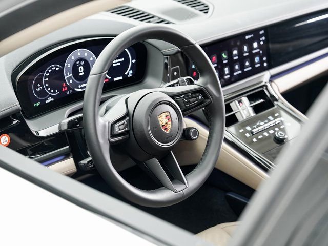 Certified 2025 Porsche Panamera 4 image 9