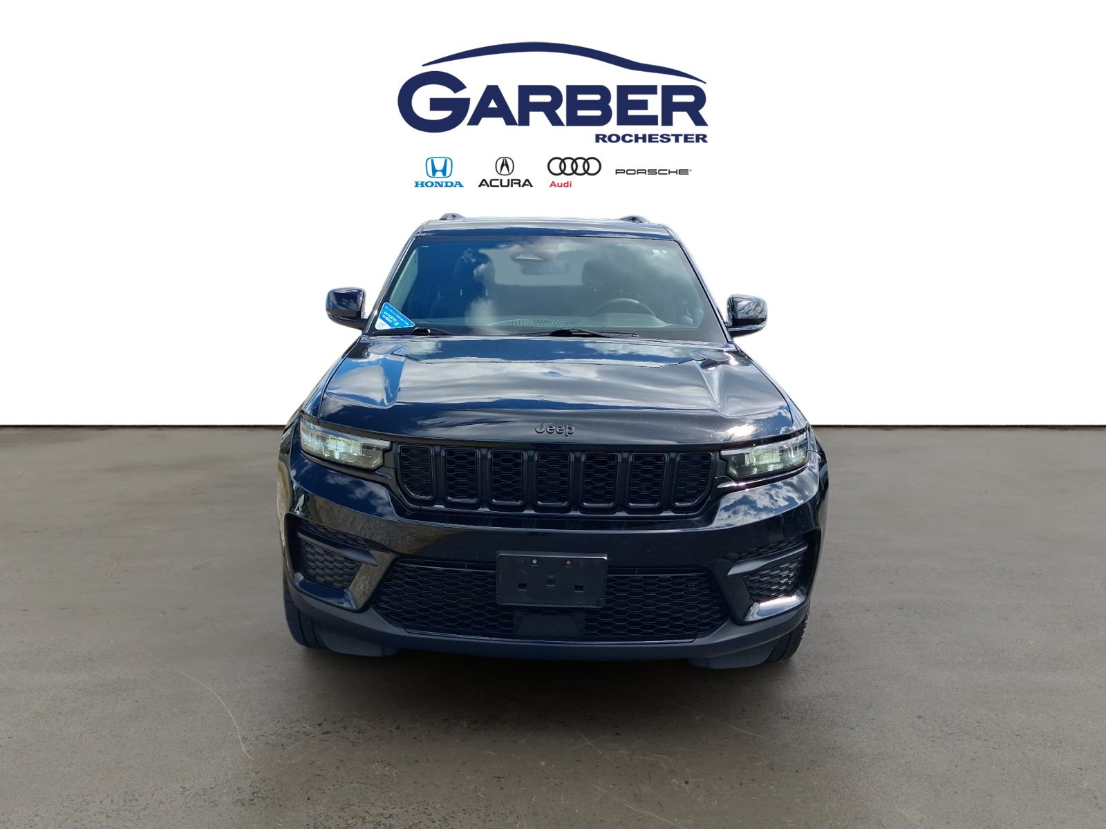Used 2023 Jeep Grand Cherokee Altitude AWD/4WD image 6