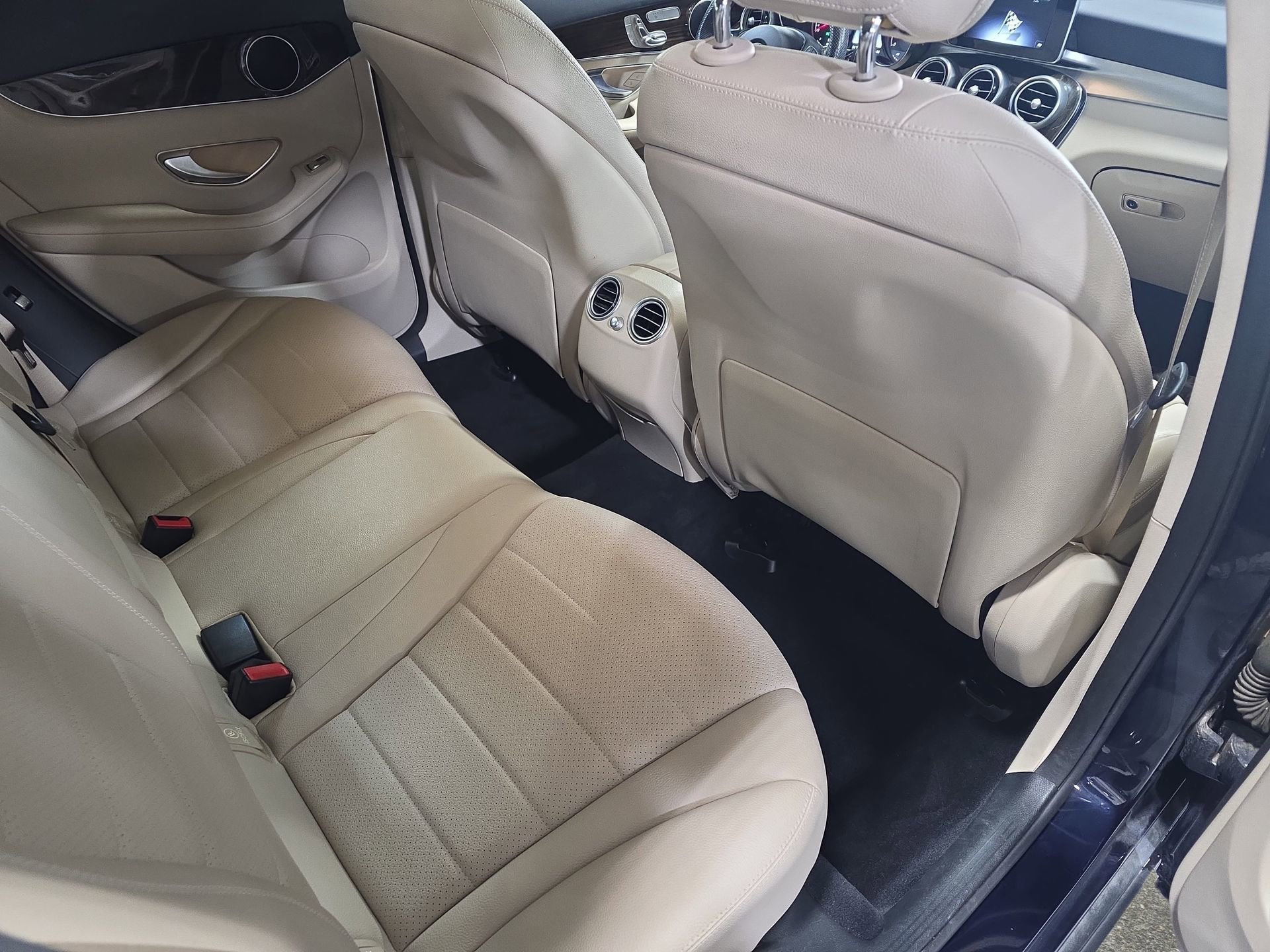 Used 2017 Mercedes-Benz GLC 300 4MATIC image 11