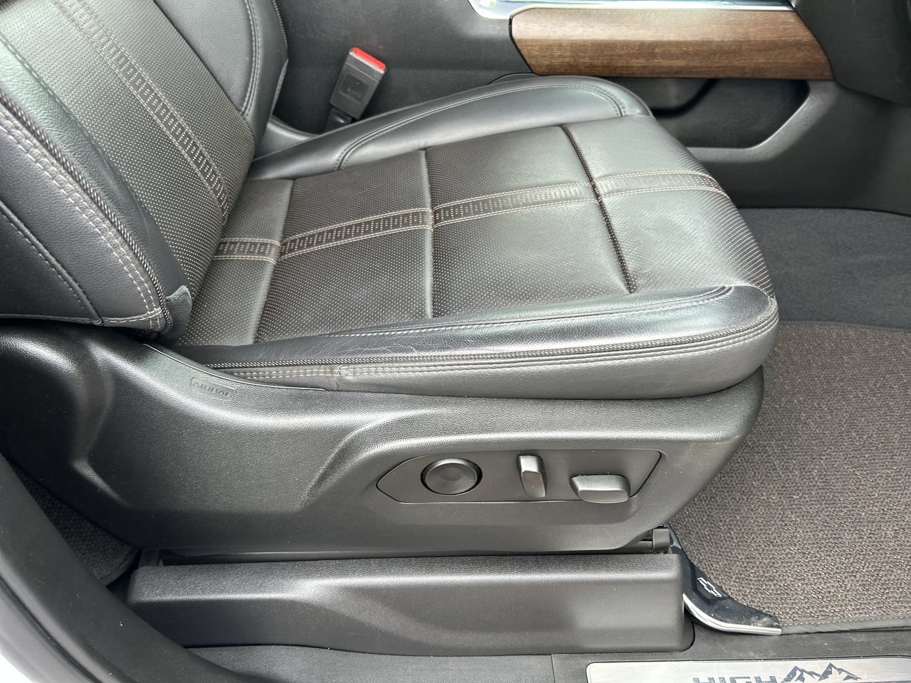 Used 2022 Chevrolet Silverado 1500 High Country AWD/4WD image 16