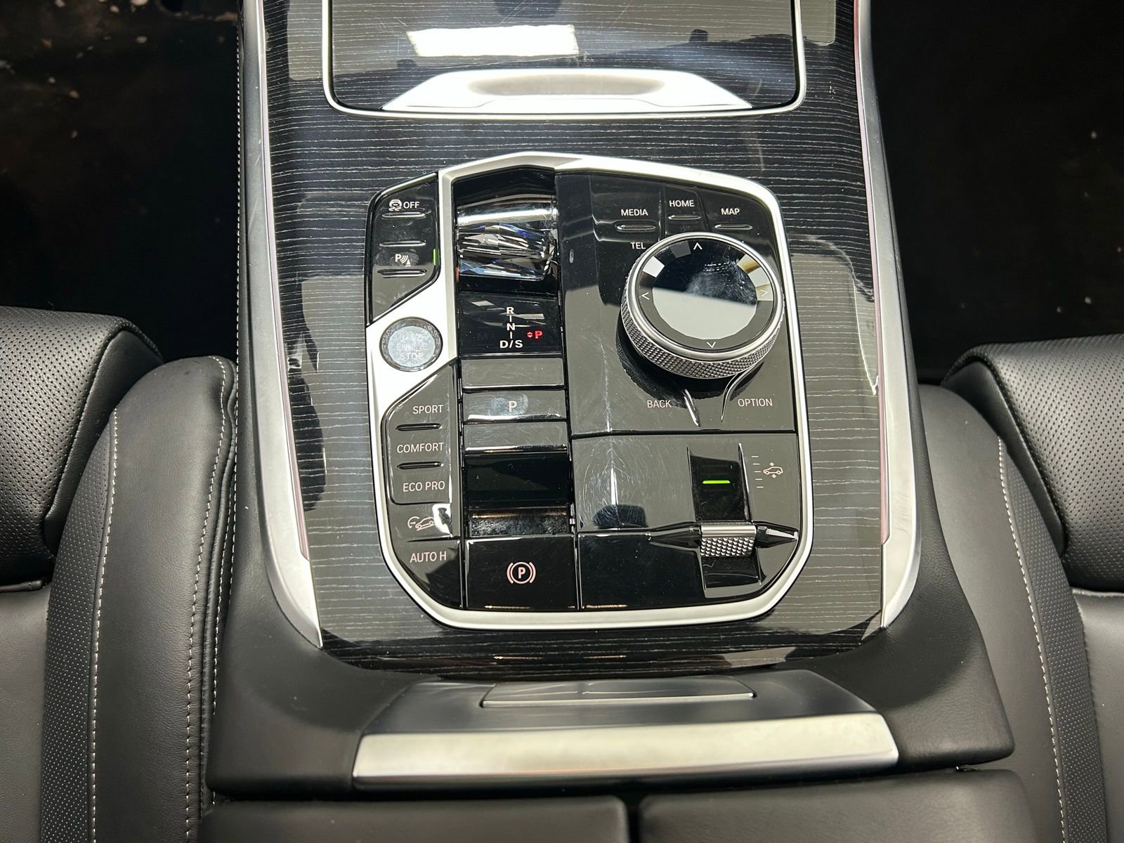 Used 2025 BMW X7 M60i w/ Executive Package image 23