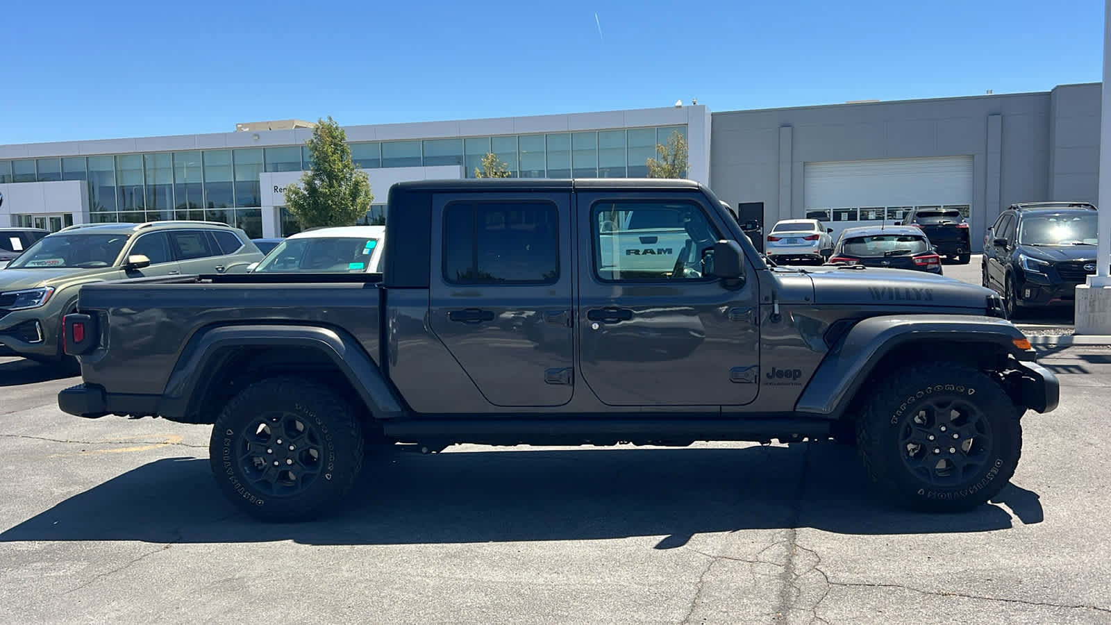 Used 2023 Jeep Gladiator Sport AWD/4WD image 4