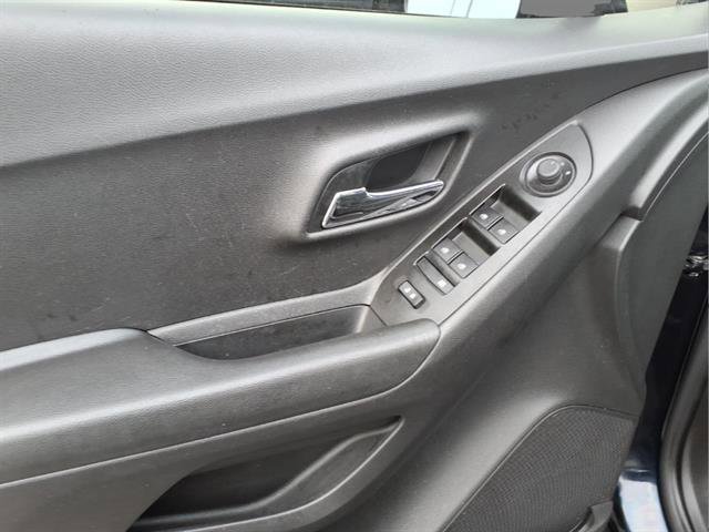 Certified 2021 Chevrolet Trax LT w/ LT Convenience Package image 9