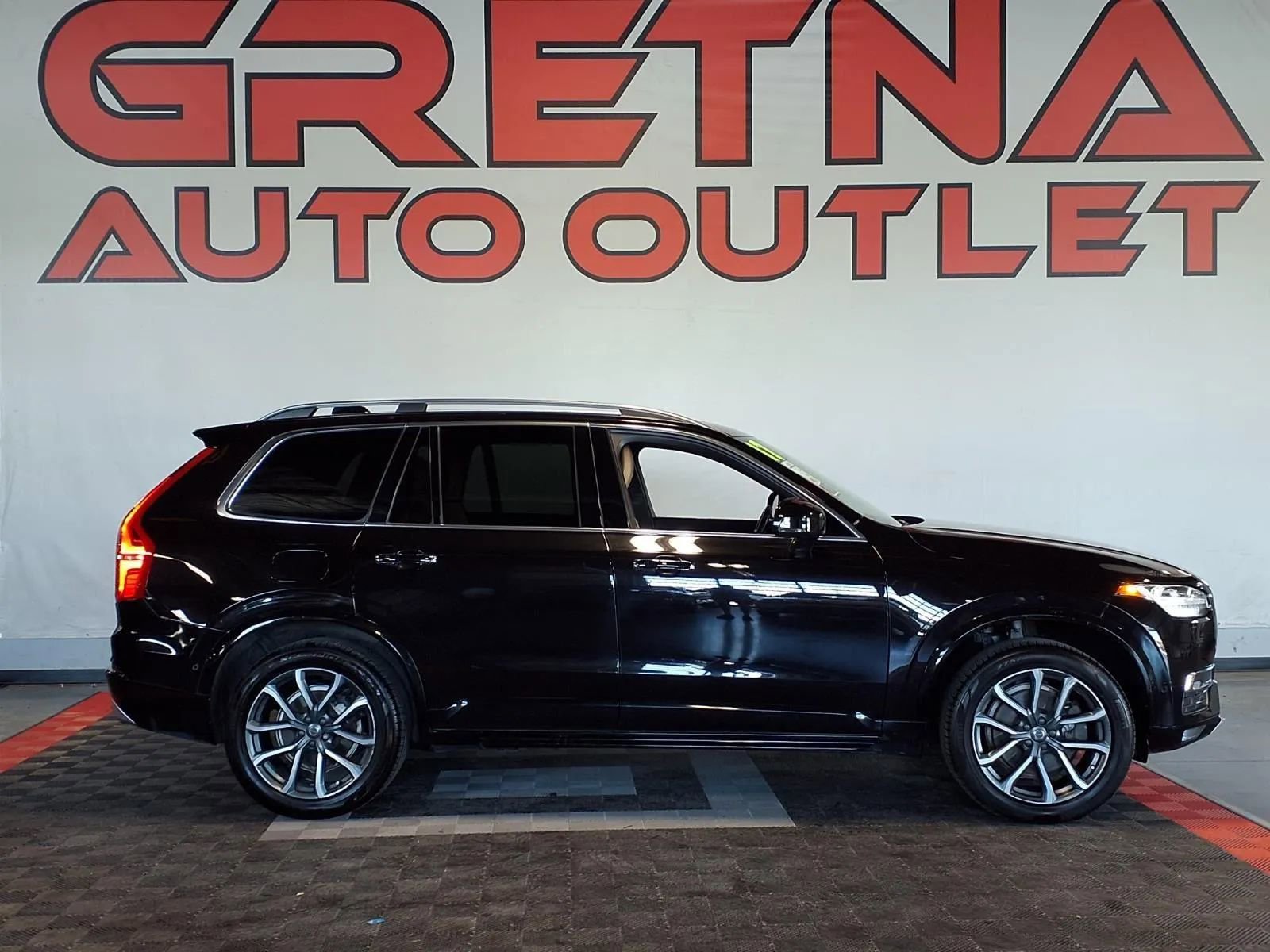 Used 2017 Volvo XC90 T6 Momentum w/ Vision Package AWD/4WD image 1