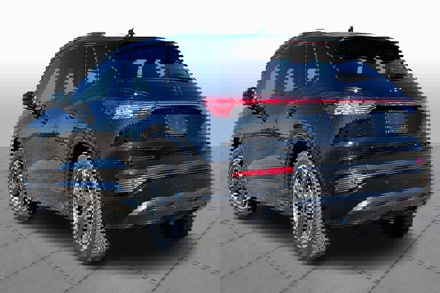 Used 2023 Audi Q4 e-tron Premium Plus image 12