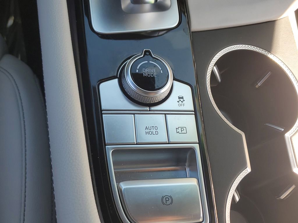 Used 2025 Genesis G70 2.5T image 30