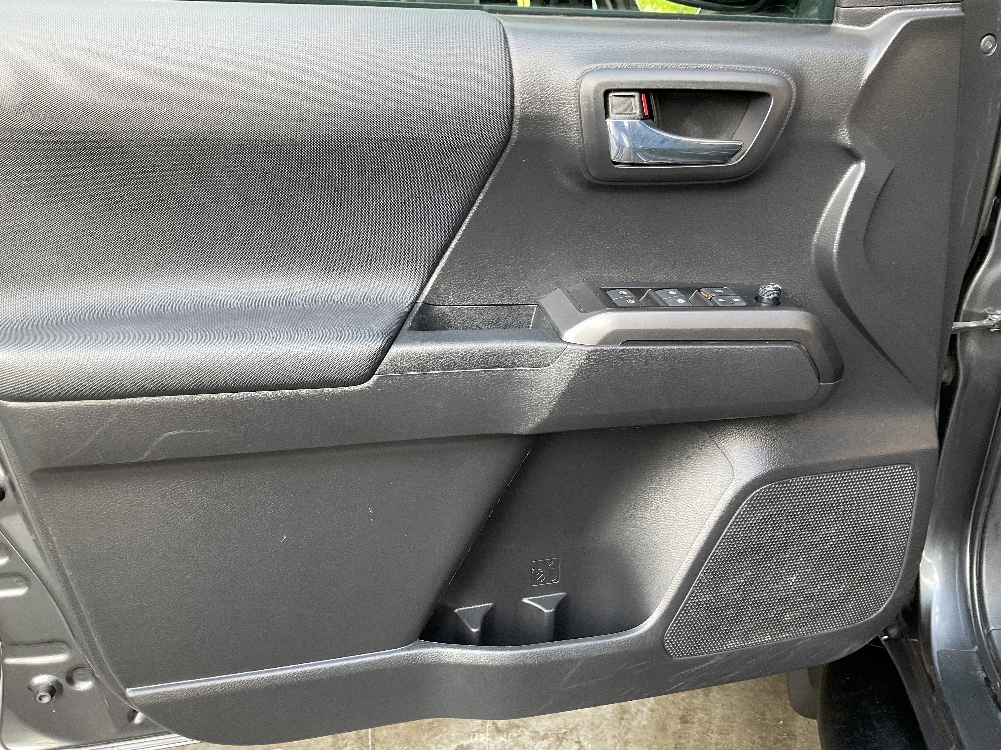 Used 2023 Toyota Tacoma TRD Off-Road w/ Black Out Package (TMS) image 27