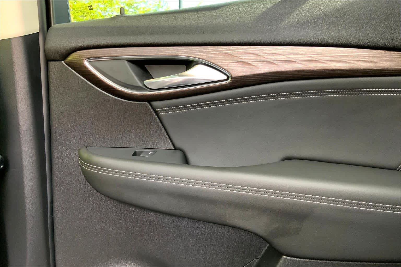 Used 2022 Buick Envision Avenir w/ Premium Seat Package AWD/4WD image 36