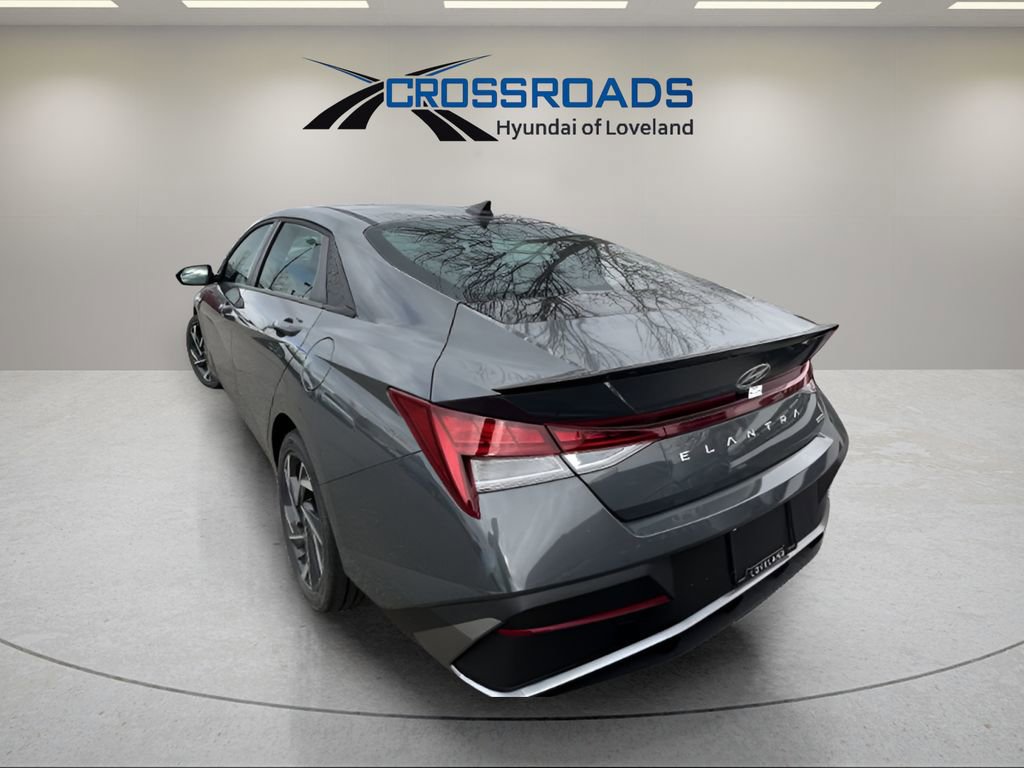 Used 2025 Hyundai Elantra SEL image 2