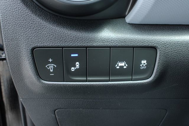 Used 2020 Hyundai Kona Limited AWD/4WD image 15