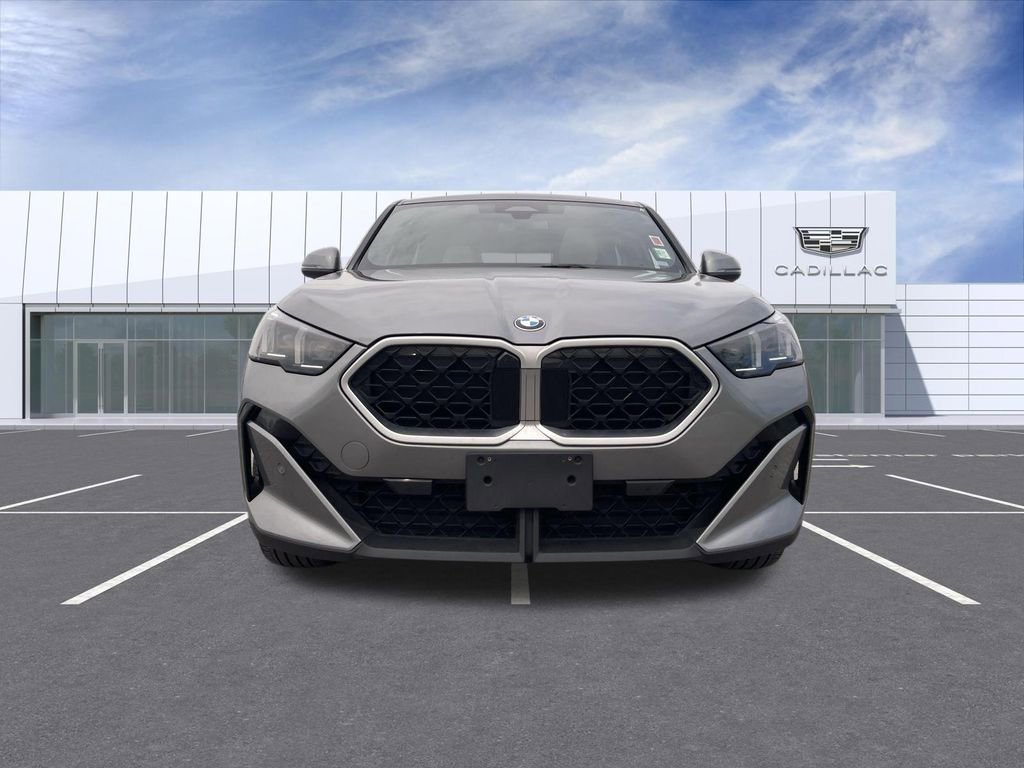 Used 2025 BMW X2 xDrive28i AWD/4WD image 3