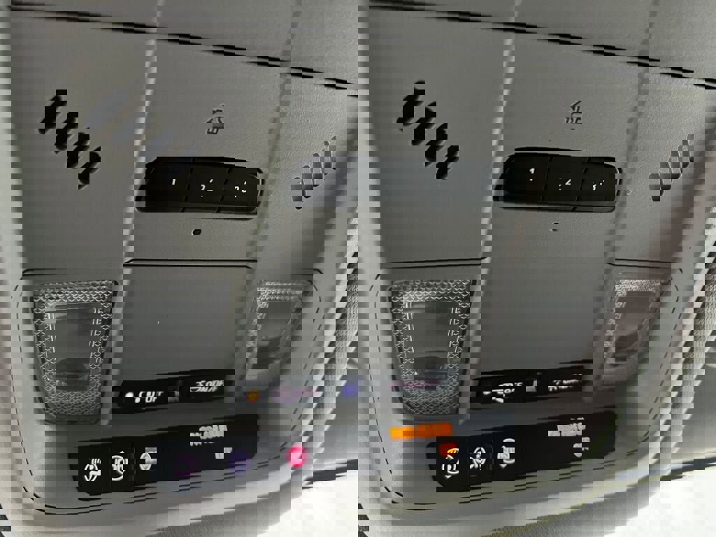 Used 2018 GMC Acadia SLT image 16