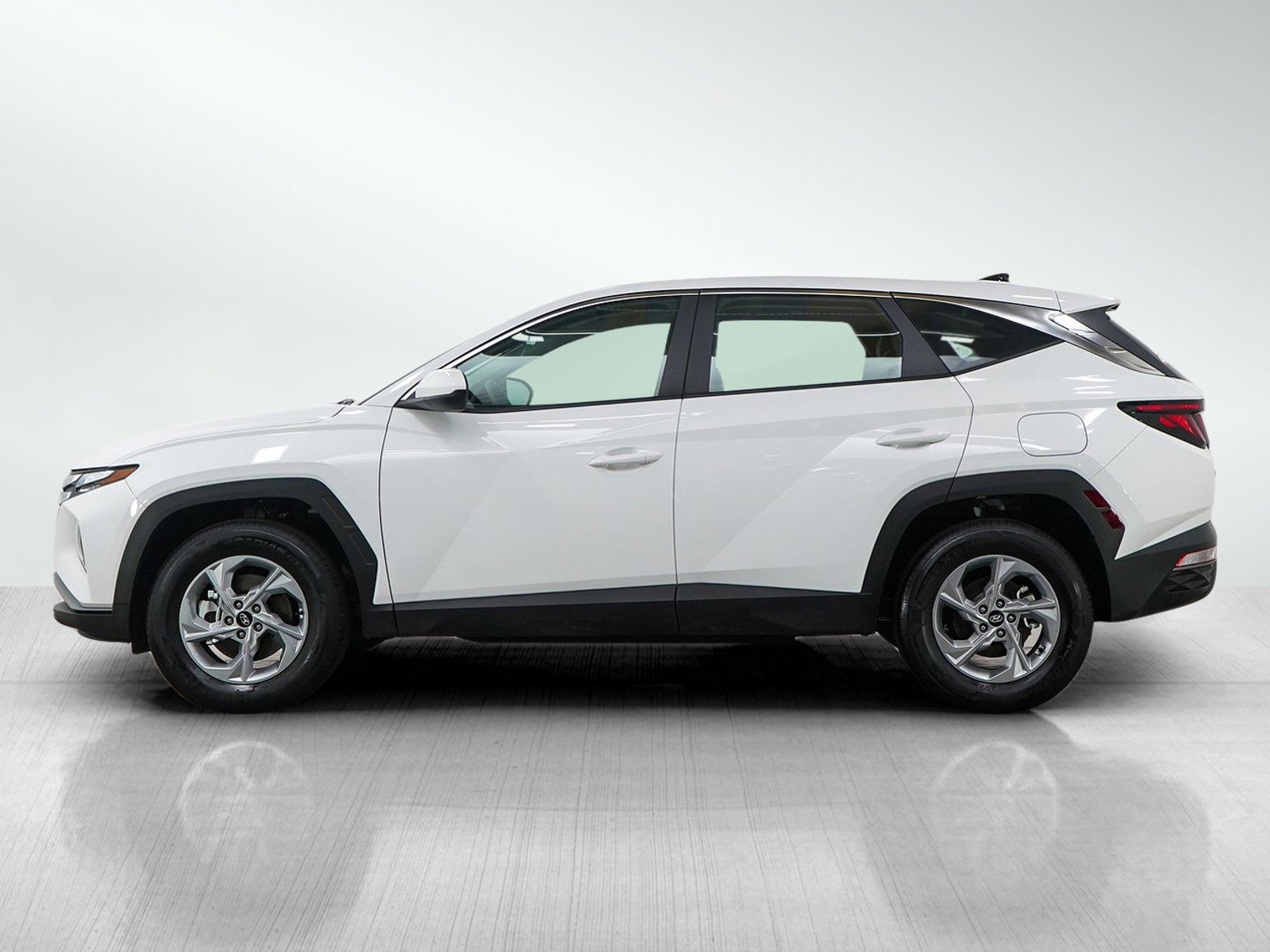 Used 2024 Hyundai Tucson SE AWD/4WD image 2