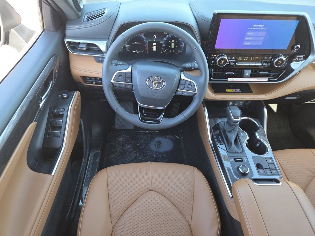 New 2026 Toyota Highlander Platinum image 4
