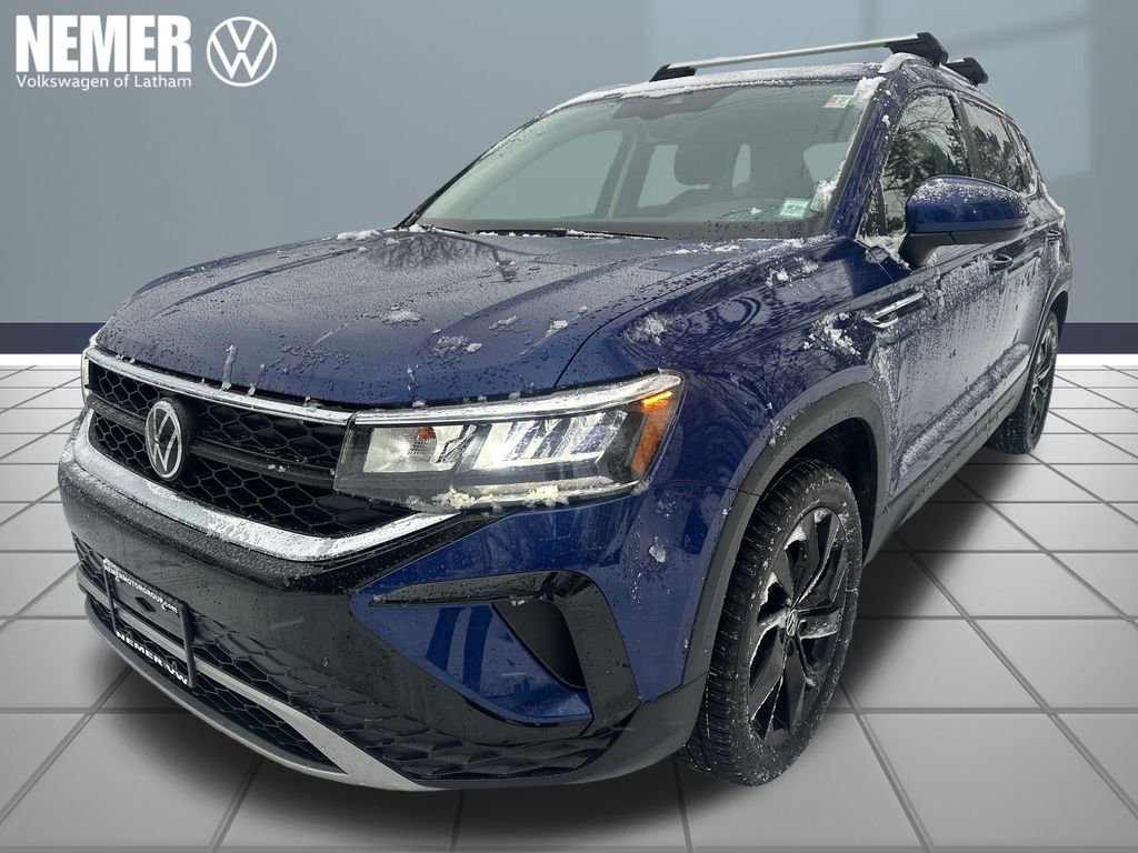 Certified 2022 Volkswagen Taos SE image 1