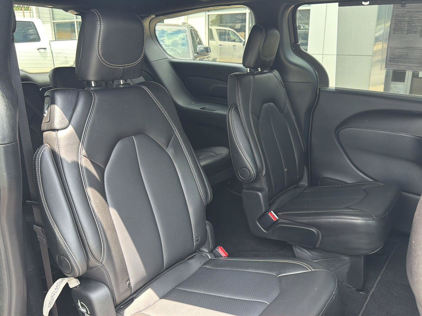 Certified 2025 Chrysler Pacifica Select FWD image 8