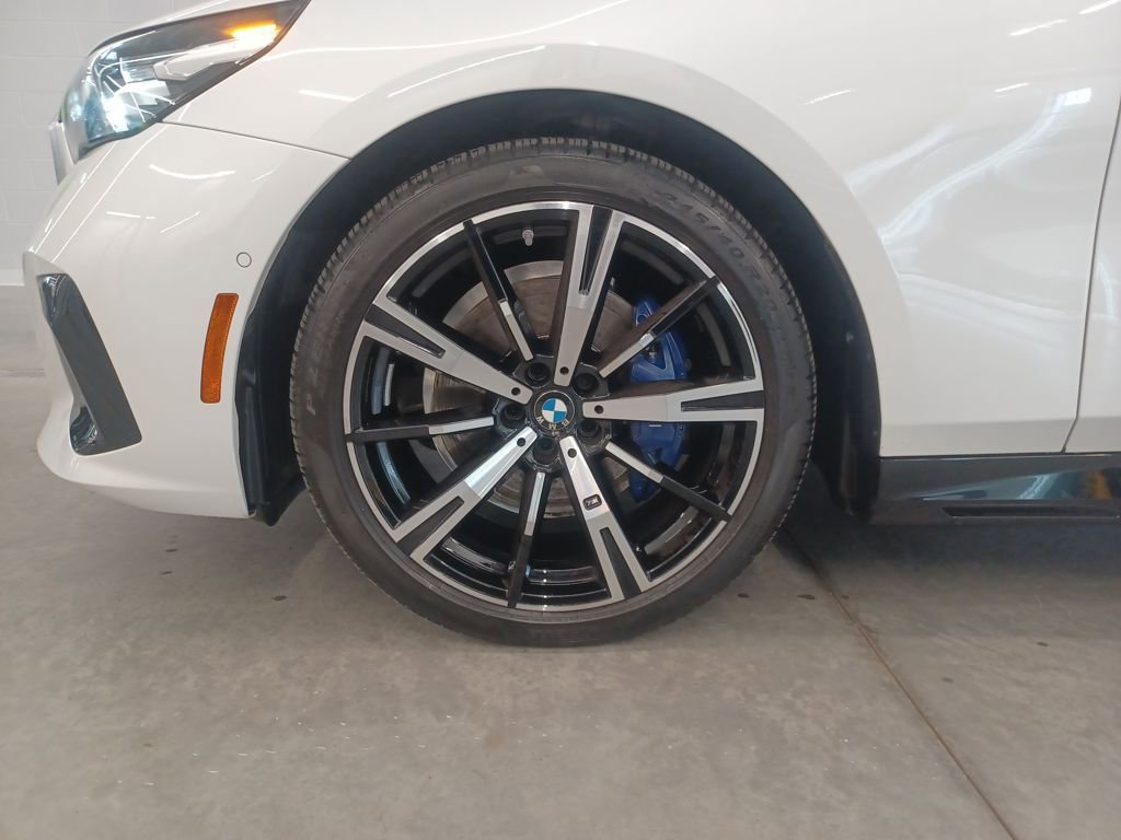 Certified 2025 BMW 530i xDrive w/ M Sport Package image 21