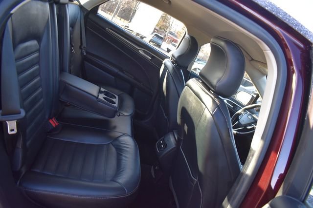 Used 2017 Ford Fusion SE w/ Fusion SE Technology Package image 14