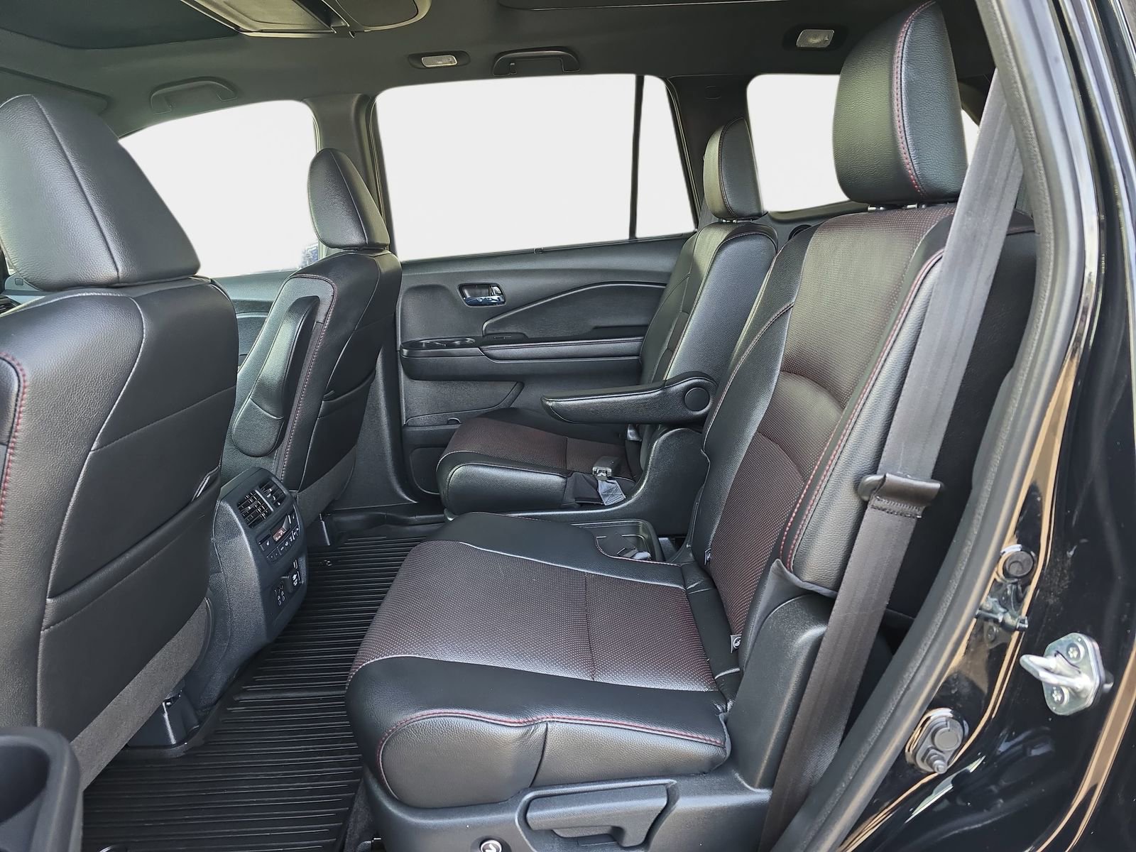 Certified 2022 Honda Pilot Black Edition image 17