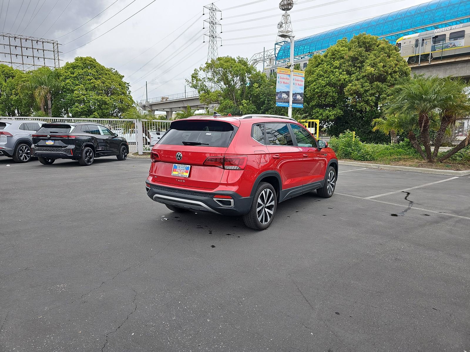 Used 2023 Volkswagen Taos SE image 7