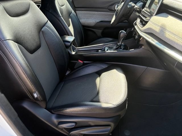 Used 2024 Jeep Compass Latitude AWD/4WD image 16