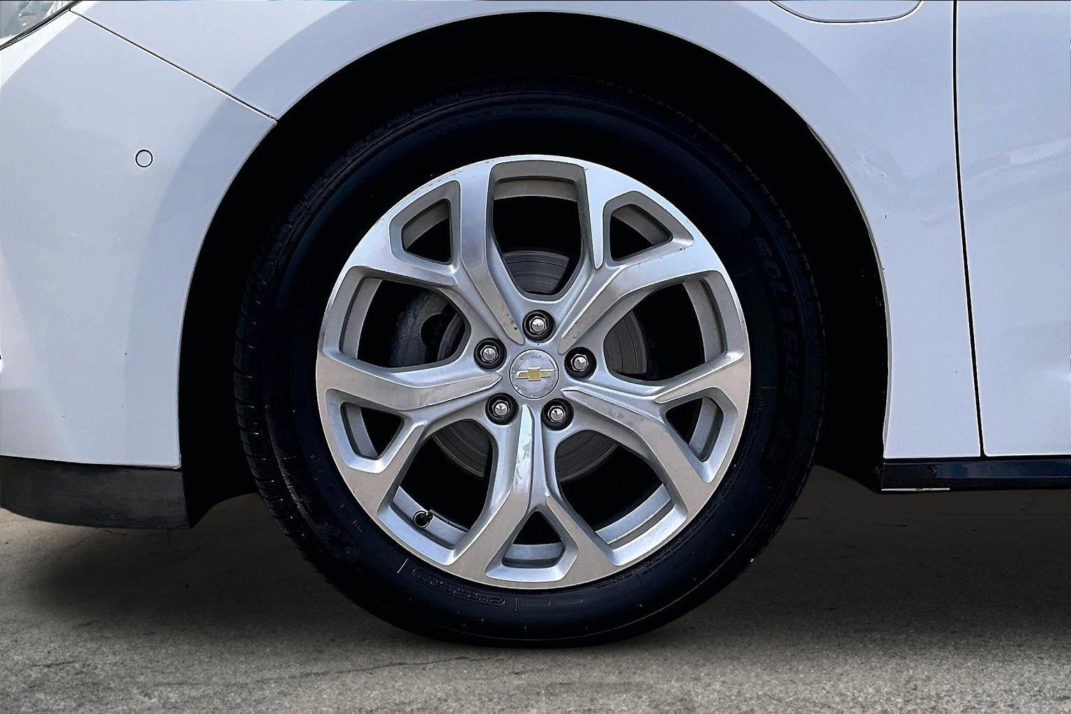 Used 2018 Chevrolet Volt Premier w/ Driver Confidence Package FWD image 8