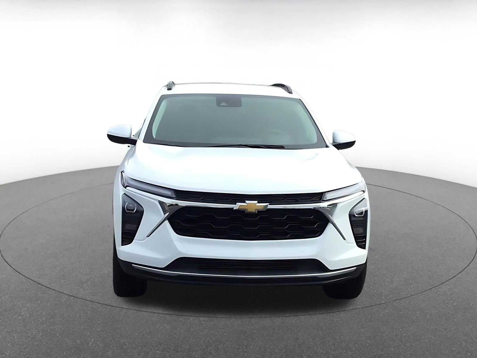 Used 2025 Chevrolet Trax LT w/ LT Convenience Package image 4