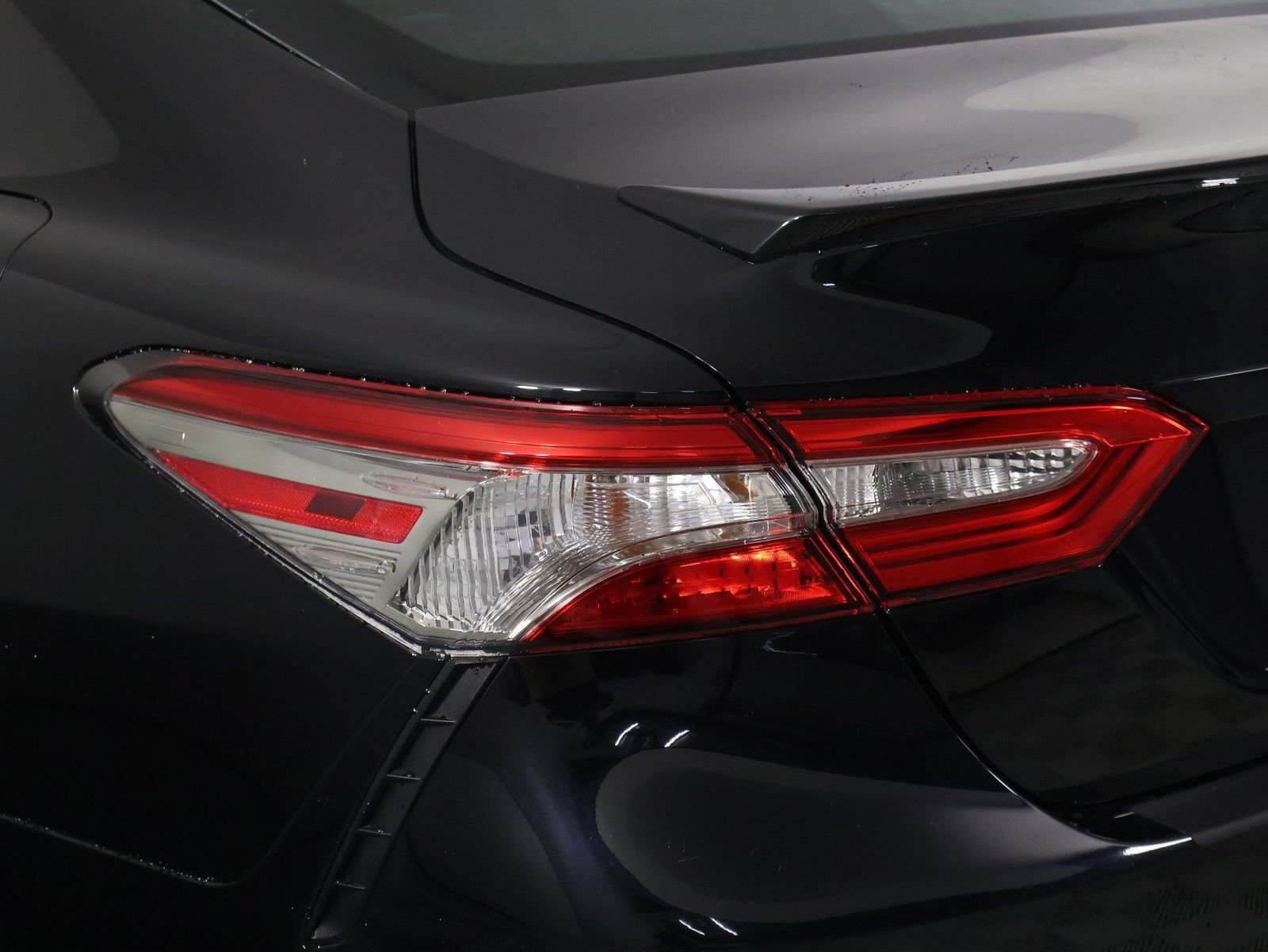 Used 2018 Toyota Camry SE FWD image 18