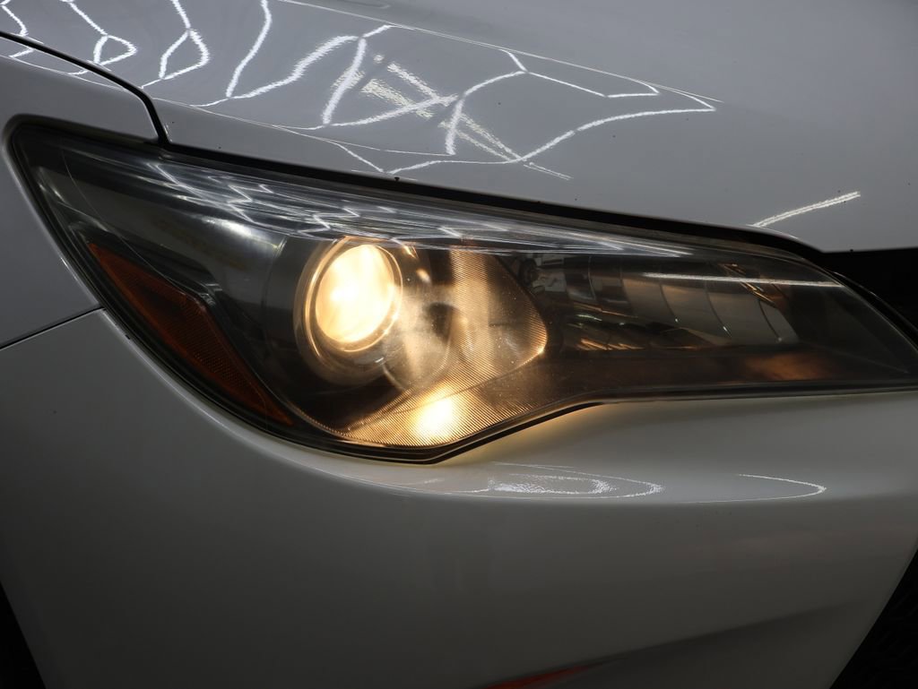 Used 2015 Toyota Camry SE FWD image 31