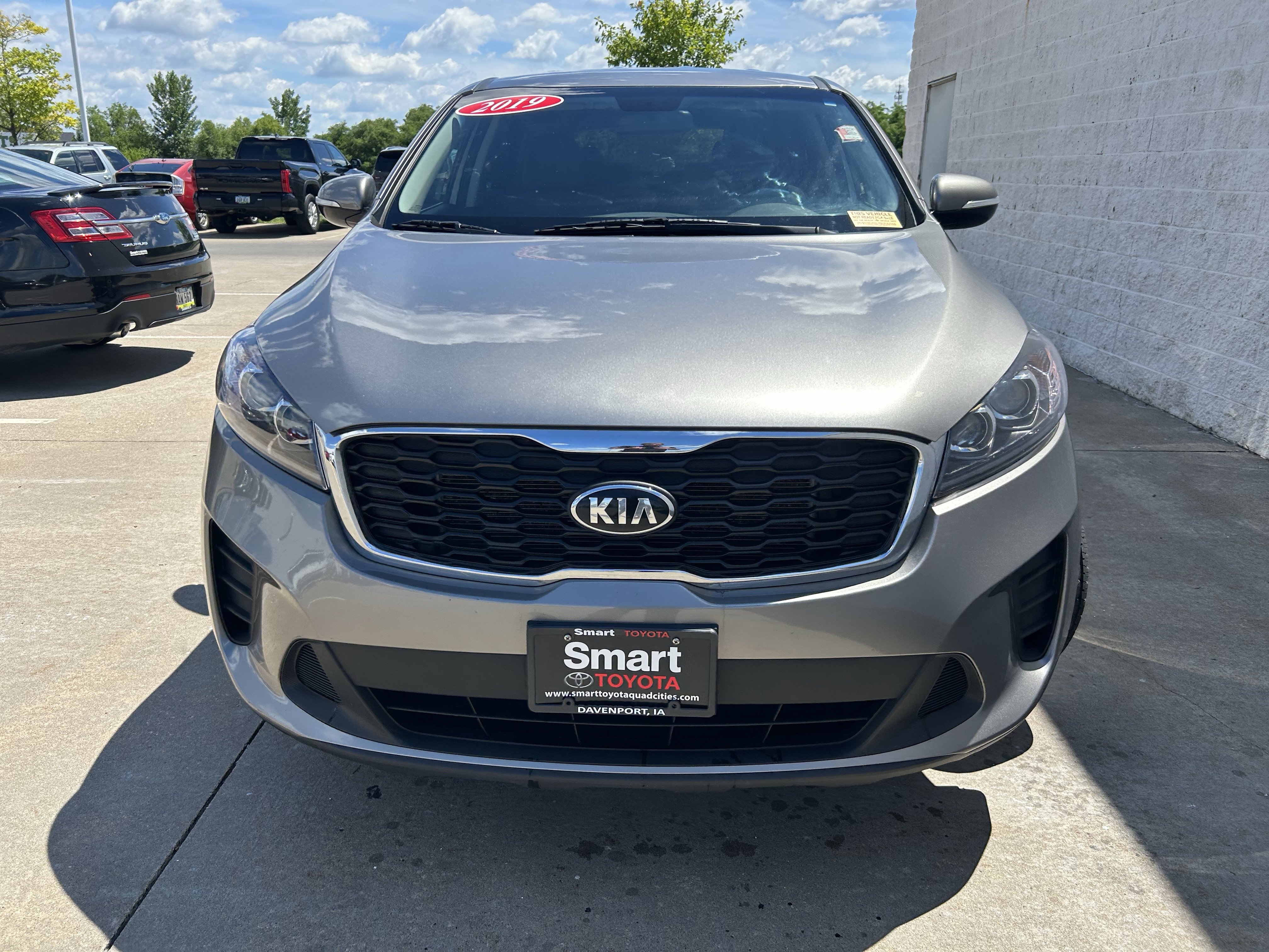 Used 2019 Kia Sorento AWD V6 image 2