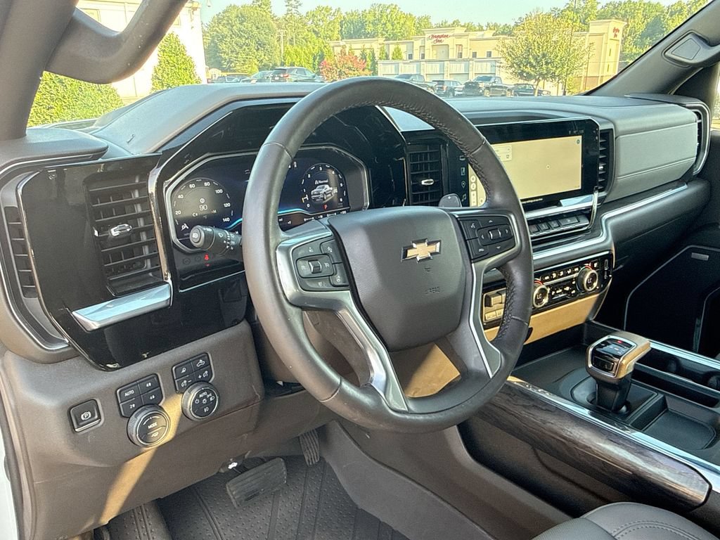 Used 2022 Chevrolet Silverado 1500 LTZ AWD/4WD image 34