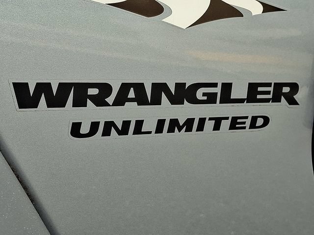 Used 2017 Jeep Wrangler Unlimited Sahara w/ Connectivity Group AWD/4WD image 29