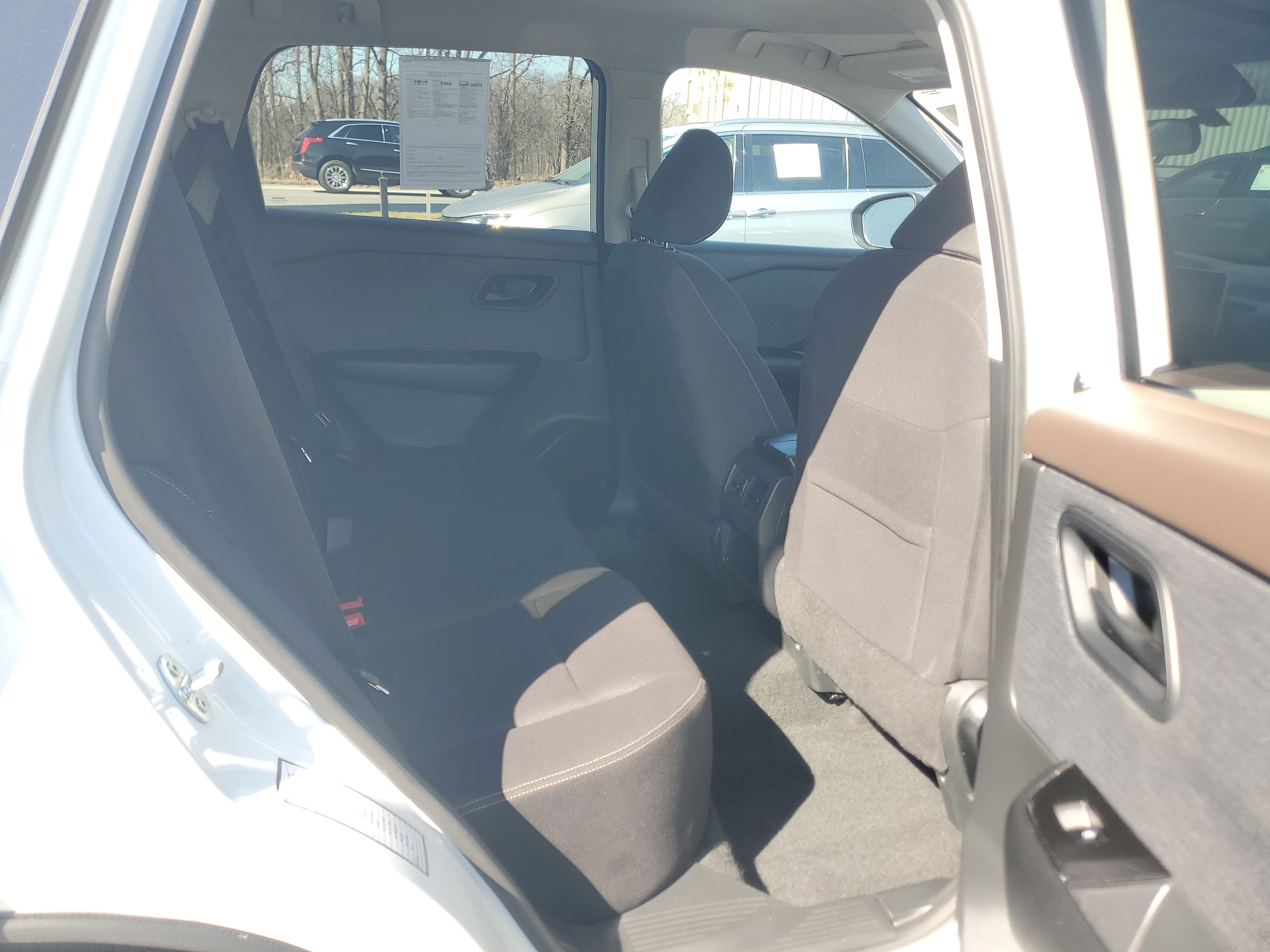 Used 2023 Nissan Rogue S image 26